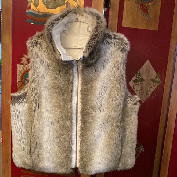 Reversible Faux Fur & Off White Jacket by Weatherproof Garment Company XL - Picture 3 of 11